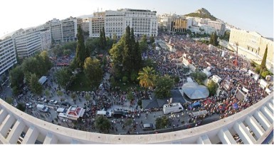Demonstrators gather in front of the Greek parliament building in Syntagma Square in Athens to attend an anti-Austerity rally, Greece, July 3, 2015. REUTERS/Jean-Paul Pelissier