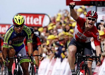 Lotto-Soudal rider Andre Greipel of Germany (R) celebrates as he wins ahead of Tinkoff-Saxo rider Peter Sagan of Slovakia (L) at the 166-km (103.15 miles) second stage of the 102nd Tour de France cycling race from Utrecht to Zeeland, yesterday. REUTERS/BENOIT TESSIER 