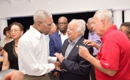 President David Granger (left) sharing a light moment with Sir Shridath Ramphal (second from right), and Frank Da Silva (right) during a cocktail reception at the home of Guyana’s Consul-General Michael Brotherson (GINA photo)