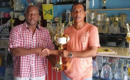  Donald Sinclair, (left) receiving the Overall winner of Mr. Gym Expo trophy from CEO of the Trophy Stall, Ramesh Sunich.
