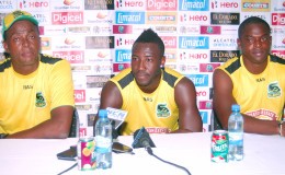 (from right) Courtney Walsh, Andre Russell and Andrew Richardson at the Jamaica Tallawahs press briefing yesterday. (Orlando Charles photo)