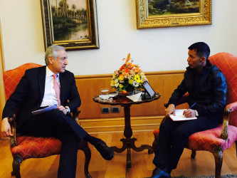 Chile’s Foreign Affairs Heraldo Muñoz (left) being interviewed by Gaulbert Sutherland in Santiago. 