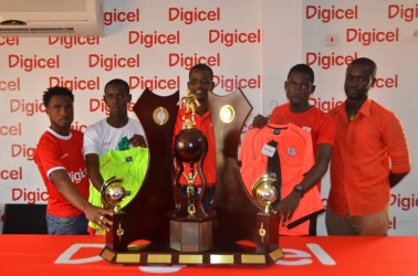 Digicel’s representative Sherwin Osborne (centre) poses with Head Coaches Vurlon Mills (left) and Anthony Stephens (right) along with team captains Amanackie Forde (2nd left) and Tevin Crawford and the Lien trophy yesterday.   
