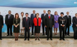 President David  Granger (far left) stands among South American leaders at Cúpula MERCOSUR Summit 2015 (Photo via GINA)