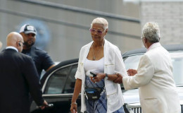 Singer Dionne Warwick (C) attends the funeral service of Bobbi Kristina Brown at the Whigham Funeral Home in Newark, New Jersey August 3, 2015. (Reuters/Eduardo Munoz)