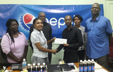 GBA’s Chairman of the Referee/Judges Committee, Ramona Agard receives the sponsorship cheque from DDL’s Larry Wills. They are flanked by (from left) Paulette Nurse (referee/judge) GBA’s president, Steve Ninvalle, GBA’s Secretary Nichola Yhap and the association’s Technical Director, Terrence Poole. 