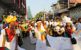 Guyana Masqueraders on the streets of Port-au-Prince wending their way to the opening Ceremony. Photo courtesy to the Department of Culture, Youth and Sport)