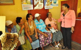 Pensioners speaking to Social Protection Minister Volda Lawrence (GINA photo)