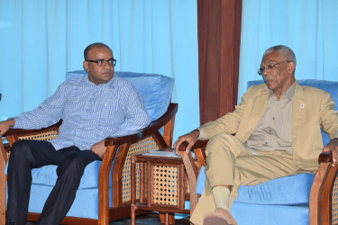 President David Granger (right) yesterday met with Opposition Leader Bharrat Jagdeo at the Ministry of the Presidency. (Ministry of the Presidency photo) 