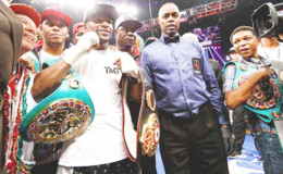 UNBEATEN! Floy Mayweather leaves the ring for one last time with all his belts and his record still intact. (Fightnews photo)