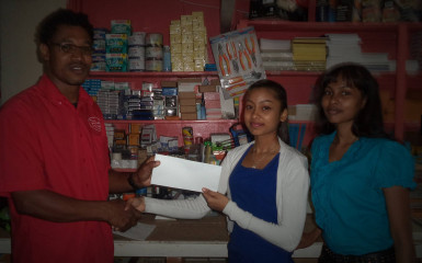 Titans president Dwain Dick receives the sponsorship from Marissa Nembhari and Ramdai Mohan of Mike’s Copy Centre. 