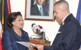 Kamla Persad-Bissessar receiving her instrument of appointment from President Anthony Carmona