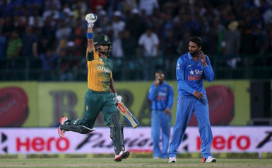 South Africa’s Jean-Paul Duminy celebrates his team’s victory as India’s Sreenath Aravind (R) watches during their first Twenty-20 cricket match in tDharamsala, India, yesterday.REUTERS/ADNAN ABIDI