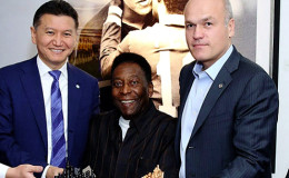 Football legend ‘King’ Pelé is flanked by the President of the World Chess Federation (FIDE) Kirsan Ilyumzhinov at left, and President of the Russian Federation and FIDE Vice-President Andrei Filatov recently in London at the ‘Pelé: Art, Life, Football’ exhibition. The FIDE president presented Pele with a Kalmyk chess set. 
