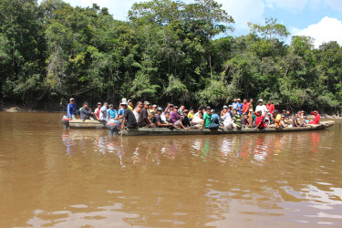 A meeting on the river: Travellers meet on the “highway” of Region Seven, the Mazaruni River. 