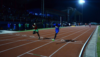 Photo Finish! Davin Fraser (outside) and Winston George dipping at the tape in the highly entertaining 4x100m final. Fraser’s team (GDF) were subsequently declared the winner by the judges. 