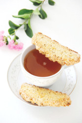 Aniseed Biscotti with Green Tea (Photo by Cynthia Nelson)