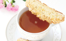 Aniseed Biscotti with Green Tea (Photo by Cynthia Nelson)
