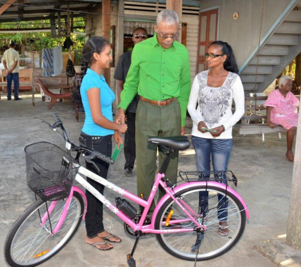 President David Granger making the presentation of the bicycle (Ministry of the Presidency photo)