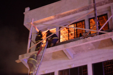 Fire Fighters cutting their way into the building (Photo by Dhanash Ramroop)