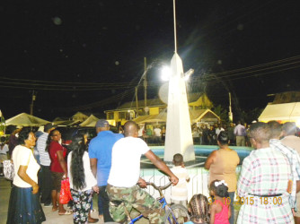 Residents were wowed by the lit monument. (Ministry of Public Infrastructure photo) 