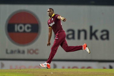 All-rounder Dwayne Bravo, pictured here celebrating a wicket against Sri Lanka on Wednesday, will replace Kevin Pietersen as the Dolphins’ overseas player. (Photo courtesy WICB Media)  