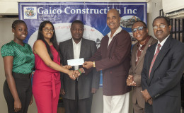 Chandni Singh (second from left) hands over the cheque to Clayton Hinds in the presence of other members.