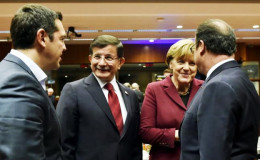 (L to R) Greece’s Prime Minister Alexis Tsipras, Turkish Prime Minister Ahmet Davutoglu and German Chancellor Angela Merkel talk to French President Francois Hollande during an EU-Turkey summit in Brussels, Belgium November 29, 2015. Reuters/Eric Vidal
