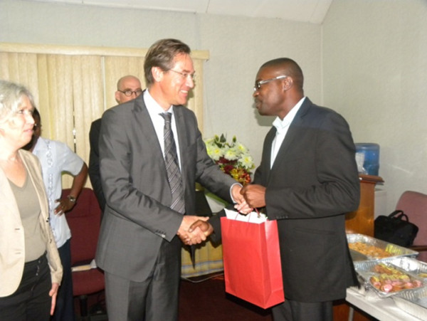 Minister of Public Infrastructure, David Patterson (right) hands over a token of gratitude to DRR Team Leader, Rob Steijn during last night's wrap-up session