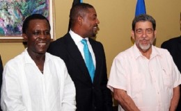 Grenada’s Prime Minister Dr Keith Mitchell (left) along with WICB President Dave Cameron (centre) and St Vincent and the Grenadines Prime Minister Dr Ralph Gonsalves chat following a meeting earlier this year in Grenada to discuss cricket governance.