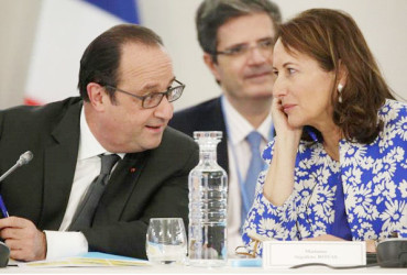 French President Francois Hollande (L) speaks with French Minister for Ecology, Sustainable Development and Energy Segolene Royal as they attend 'The Climate Challenge and African solutions' event during the World Climate Change Conference 2015 (COP21). Reuters/Philippe Wojazer