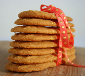 Cheese wafers Photo by Cynthia Nelson 