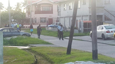 Several police ranks in South Ruimveldt after the shootout ended 