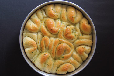 Pull-apart Garlic Butter-Butter Flaps (Photo by Cynthia Nelson)