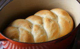 No-proof Instant Bread baked in Cast Iron Pot with lid (Photo by Cynthia Nelson)
