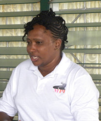 Minister Annette Ferguson addressing the residents of Wakenaam (MPI photo) 