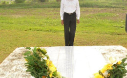 President David Granger pays his respects to former President Desmond Hoyte (Ministry of the Presidency photo)