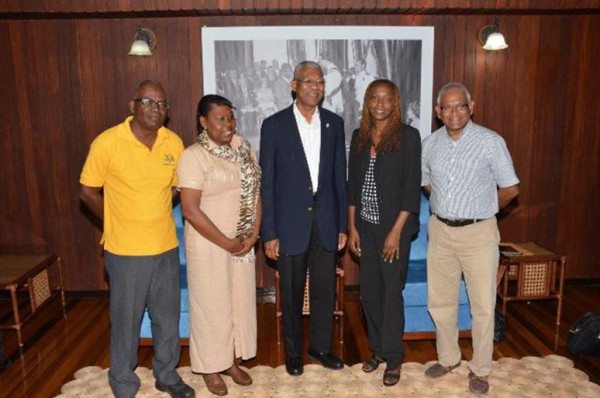 President David Granger this morning met with (second, right) Dr. Mellissa Ifill, President of the University of Guyana Senior Staff Association, and a team comprising (from left) Bruce Haynes, President of the University of Guyana Workers Union; Dr. Pat Francis, immediate past president of the UGSSA; and Thomas Singh, executive member of the UGWU, at the Ministry of the Presidency to follow up on discussions on matters concerning the university (GINA photo)