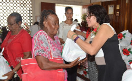 First Lady Sandra Granger (right) spreading Christmas joy with the elderly (GINA photo)