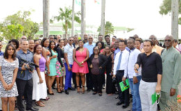 President David Granger (centre) and members of the media fraternity after yesterday morning’s media brunch hosted on the lawns of State House.  (Ministry of the Presidency photo)
