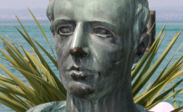 A modern bust of Catullus

