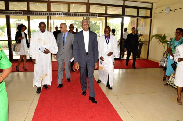President David Granger (centre)  being escorted into the National Cultural Centre by Bishop Otto Wade and Rev. Kofia Nials  (Ministry of the Presidency photo) 