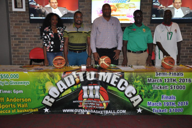 GABF President Nigel Hinds (centre) as well as other members of the launch committee posing for a photo opportunity following the commencement of the Road to Mecca III National Championship