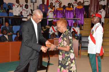 Theatre Guild’s oldest surviving member,  Daphne Rogers is all smiles as the organisation is awarded for its work in the Theatre Arts field.  (Ministry of the Presidency photo)