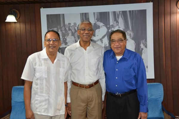 President David Granger is flanked by (left) Dr. Faisal Ferouz and Dr Farouk Ferouz (right) (Ministry of the Presidency photo)