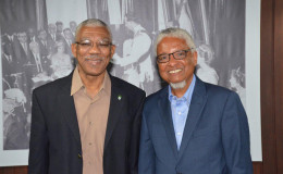 President David Granger (left), today, met with Chancellor of the University of Guyana, Professor Nigel Harris to discuss matters related to the repositioning of the institution such as effective governance, finance and the maintenance of infrastructure, enhancing research capabilities and students’ experience. (Ministry of the Presidency photo)