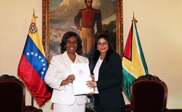 Guyana’s Ambassador to Venezuela Cheryl Miles (left) presenting her letters of credence to Venezuela’s Foreign Minister Delcy Rodríguez. (Ministry of Foreign Affairs of Venezuela/Patricio Gallardo photo) 