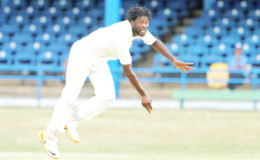 Fast bowler Gavin Tonge picked up four wickets to bowl Guyana Jaguars out cheaply. (file photo)