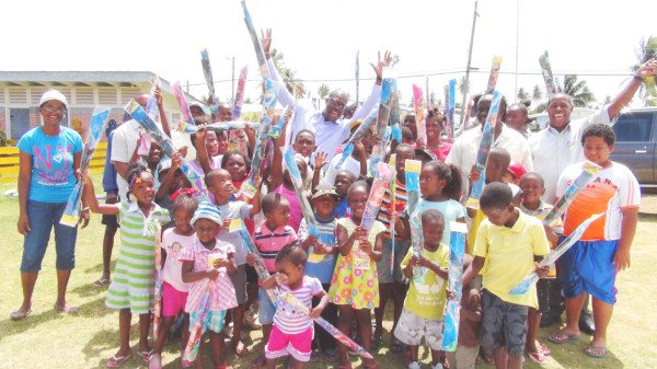 20160325children with their kites