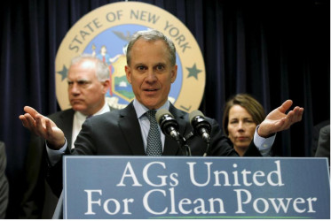 New York Attorney General Eric Schneiderman speaks at a news conference with other U.S. State Attorney’s General to announce a state-based effort to combat climate change in the Manhattan borough of New York City, March 29, 2016. REUTERS/Mike Segar 